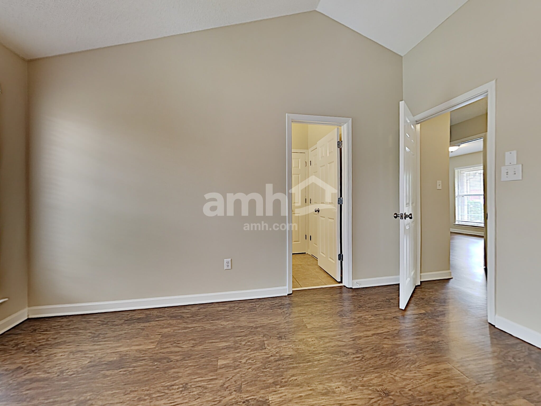 Building Photo - 5961 Appian Way Cv