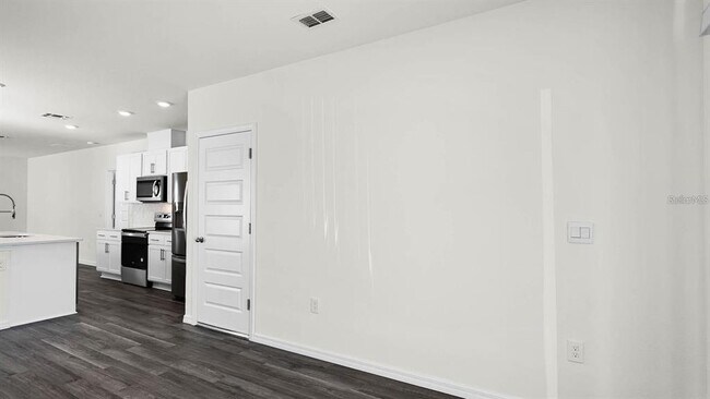 Building Photo - 1628 Hummingbird Rd