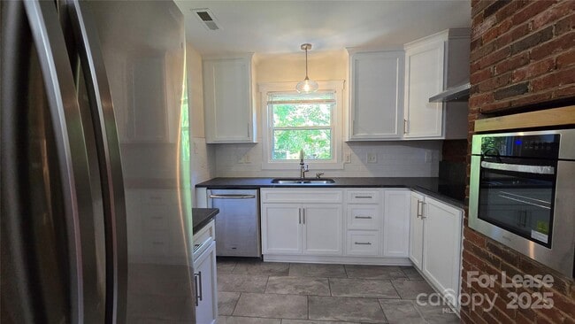 Building Photo - 9124 Sandburg Ave