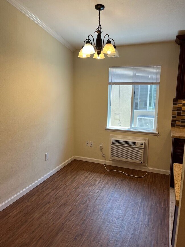 Building Photo - Spacious 1bd/1ba apartment