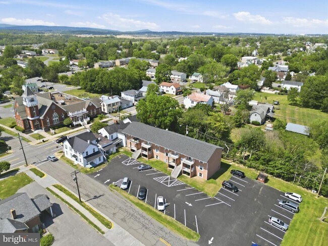 Building Photo - 830 Locust St