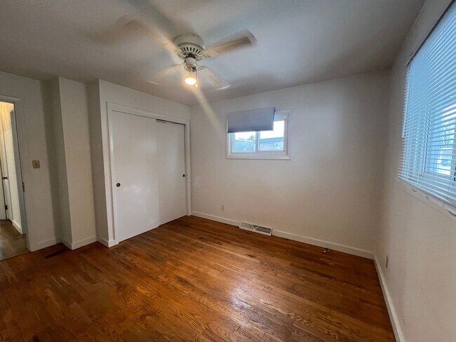 Building Photo - 1403/1405 Daley Avenue