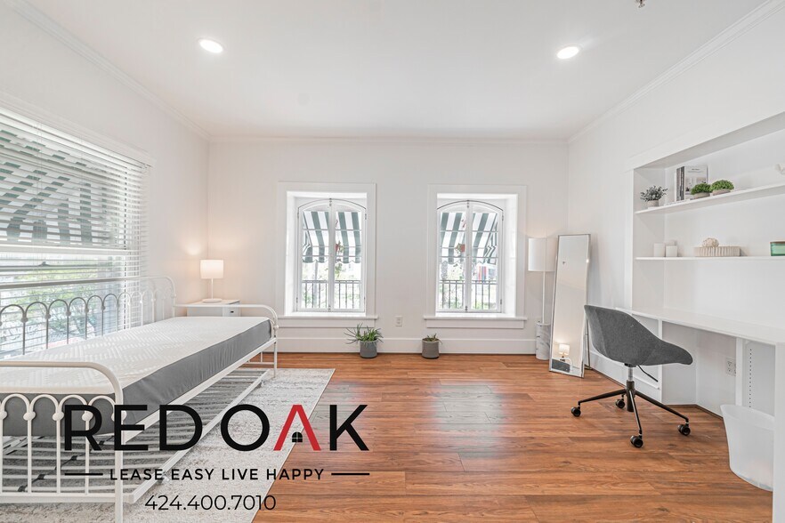 Building Photo - 6533 Hollywood Blvd