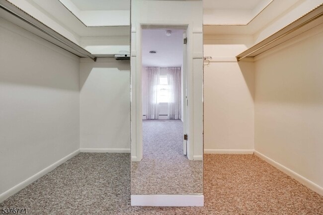 Building Photo - 17 Oxford Dr