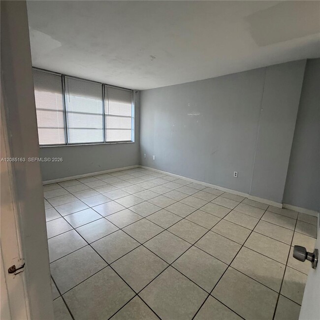 Building Photo - 2175 NE 170th St