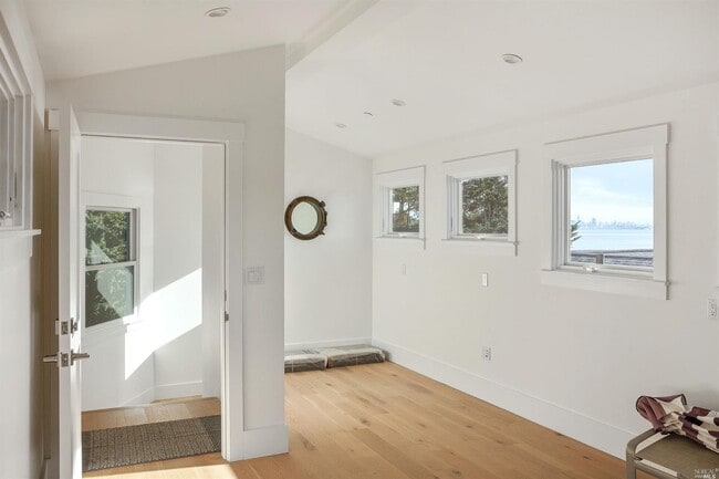 Building Photo - 386 Greenwood Beach Rd