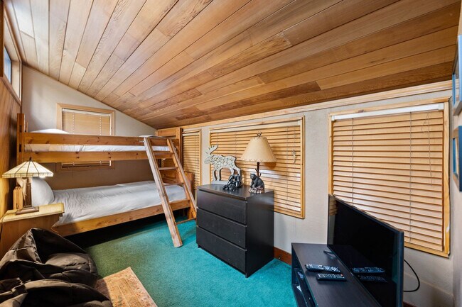 Building Photo - 18087 E Butte Ln