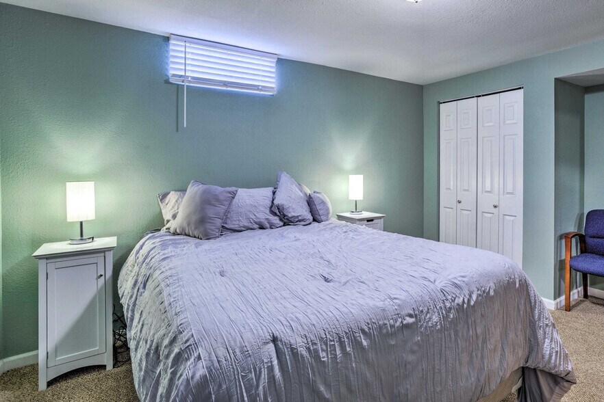 Building Photo - 3560 Dahlia St