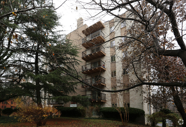 Building Photo - Garland Towers