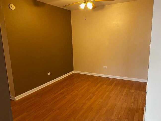 Building Photo - 238 Shorewood Dr