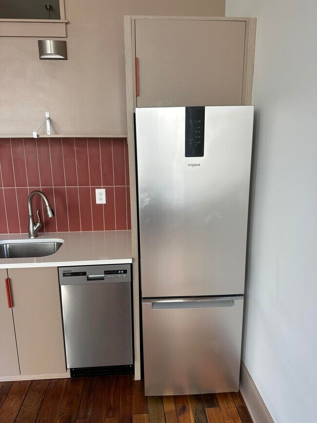 Building Photo - 307 W Main St