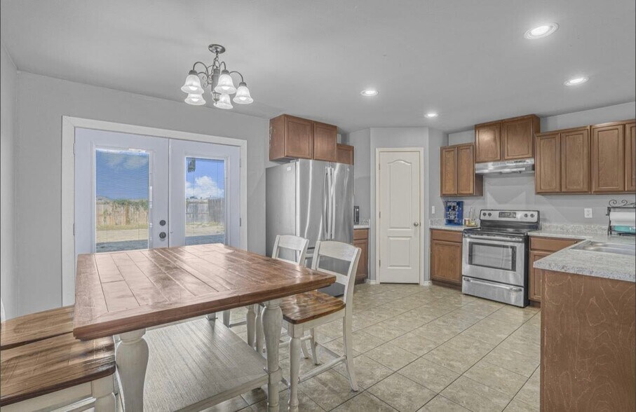 Building Photo - 3330 La Terraza Wy