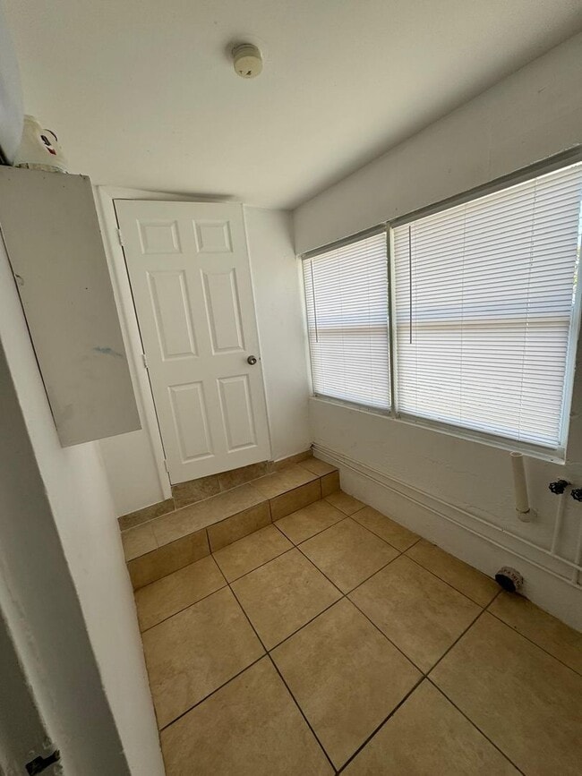 Building Photo - Spacious 4BR Home | Private Yard | Great L...
