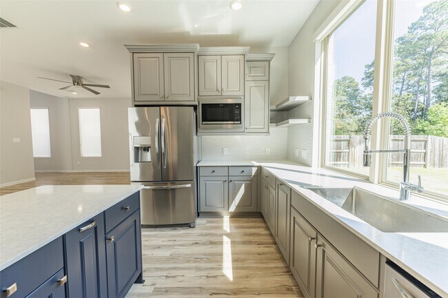 Building Photo - 2123 Rosewood Pnes Ln