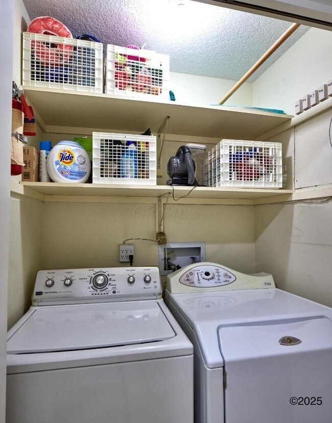 Building Photo - 532 W Broadway