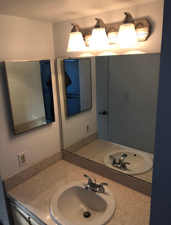 Building Photo - 19505 Quesada Ave