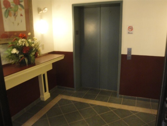 Building Photo - 30 Hanover St