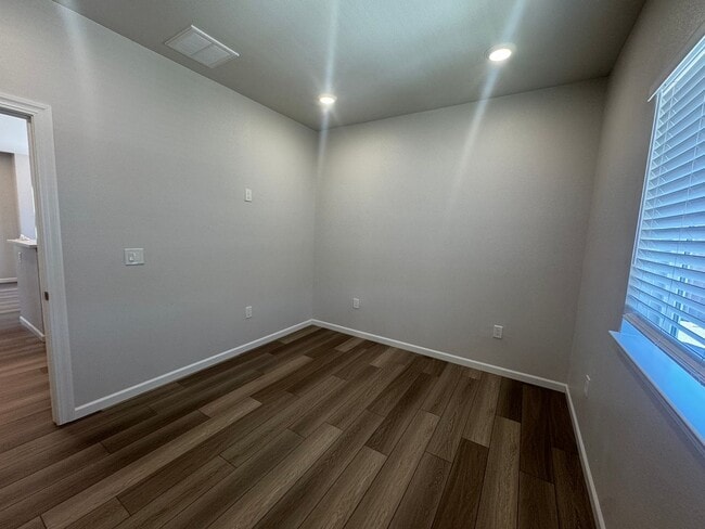 Building Photo - Brand New 1-Bedroom Unit for Rent – Central Reno