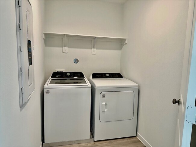 Building Photo - 16530 Pine Arrow Dr