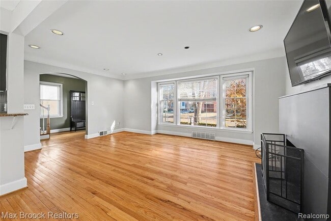 Building Photo - 758 Chester St