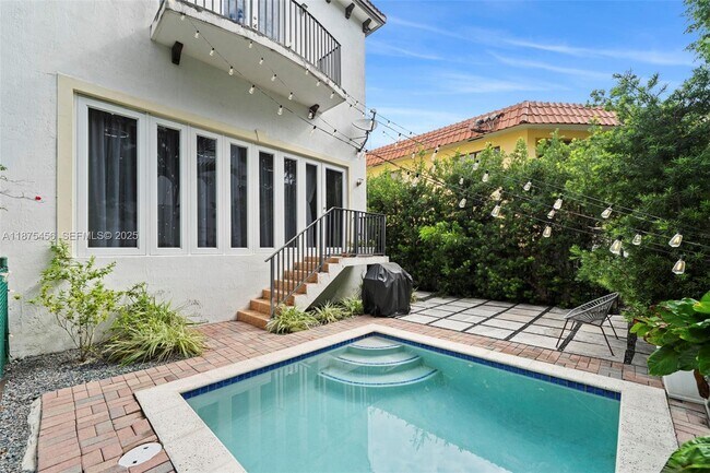 Building Photo - 3506 NE 166th St