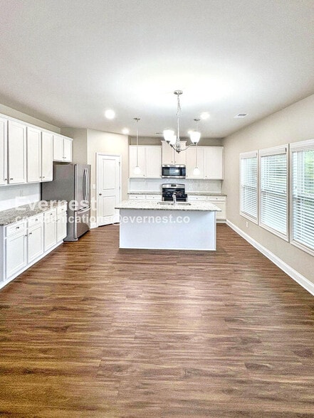 Building Photo - 130 Mandy Ln