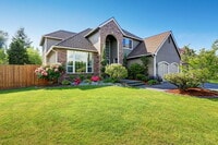 Building Photo - Charming 2-Bed Haven with Hardwood Floors ...
