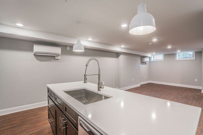 Building Photo - 310 E Lanvale St