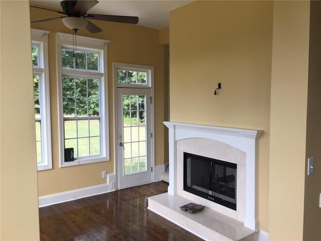 Building Photo - 5575 Toccoa Dr