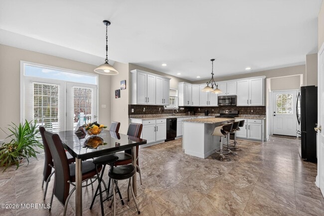 Building Photo - 153 Sandra Way