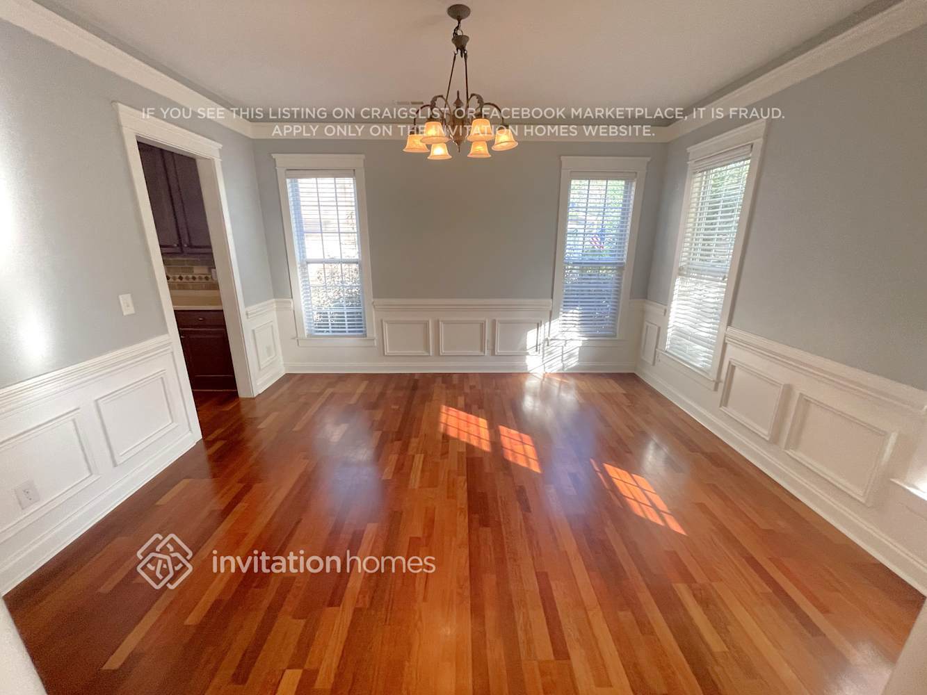 Building Photo - 15527 Barnsbury Dr