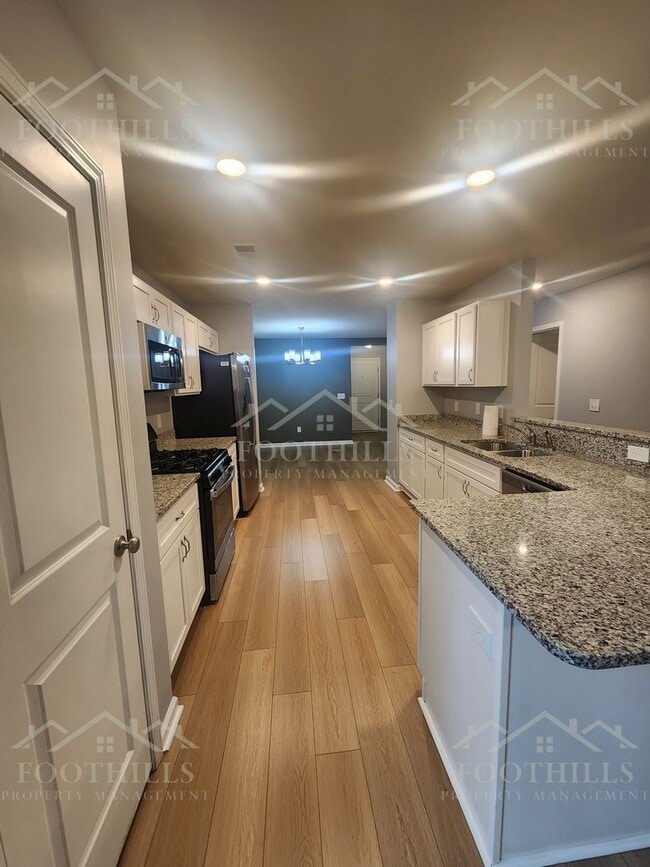 Building Photo - 18 Chalet Ct