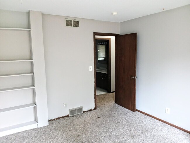 Building Photo - 3 Bedroom 2 Bath in Burnsville