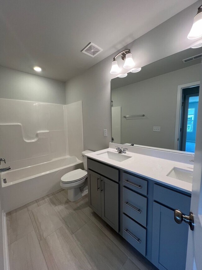 Building Photo - 2312 Kasota Ln