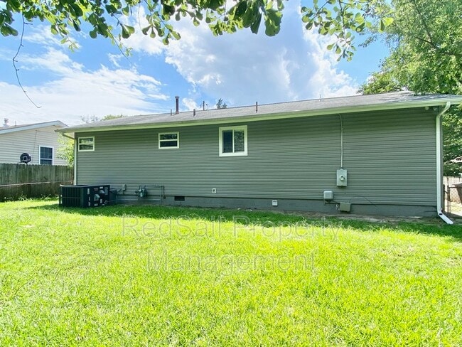 Building Photo - 37 Pennwood Dr