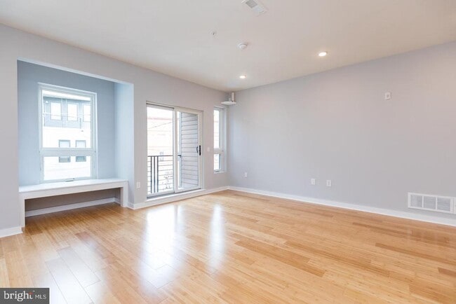 Building Photo - 2230 Frankford Ave