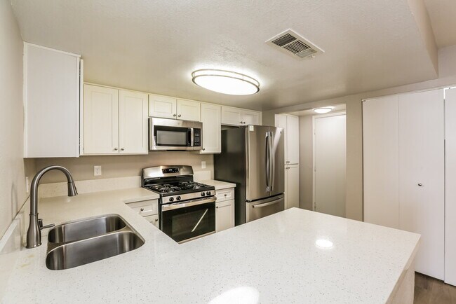 Building Photo - 6373 Rose Tree Ln