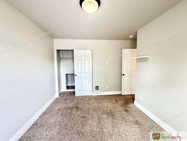 Building Photo - 6826 S J St
