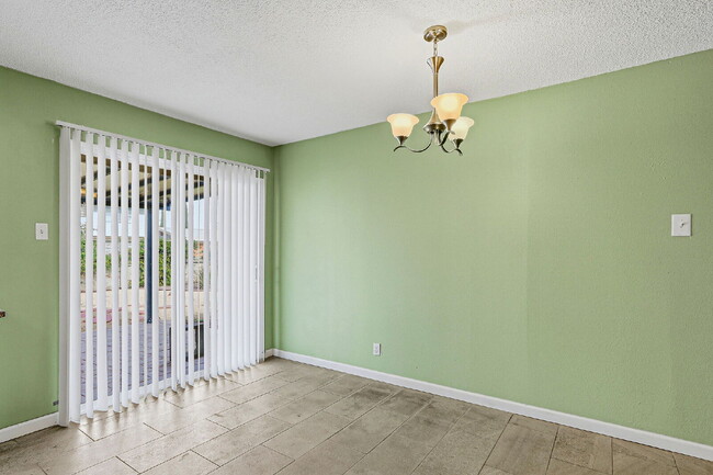 Building Photo - 3-Bedroom Home on Wedgewood Drive fully landscaped