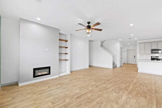Building Photo - 207 William Ln