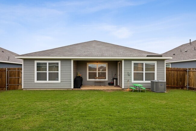 Building Photo - 1417 Sunkiss Dr