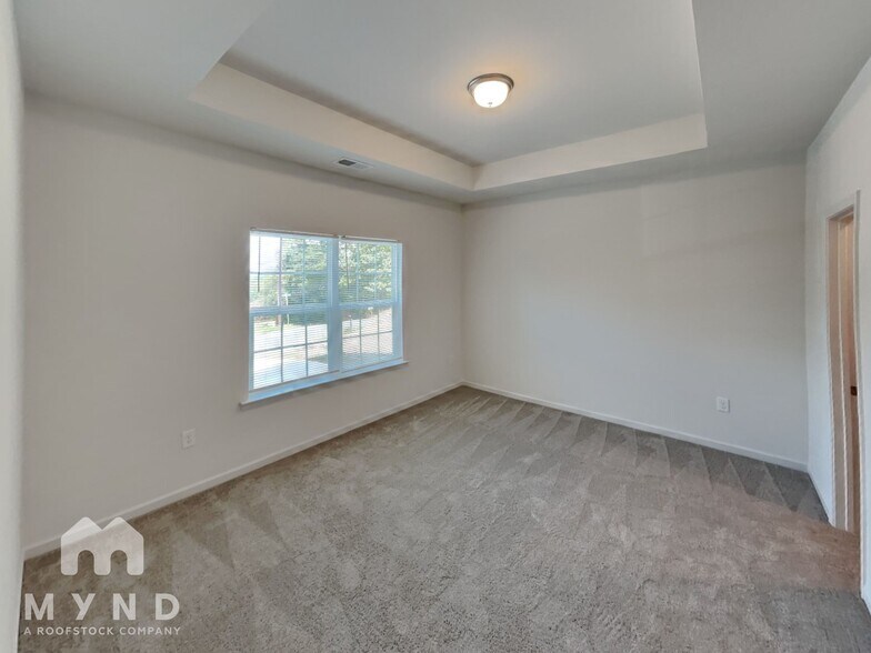 Building Photo - 203 S Skyland Dr