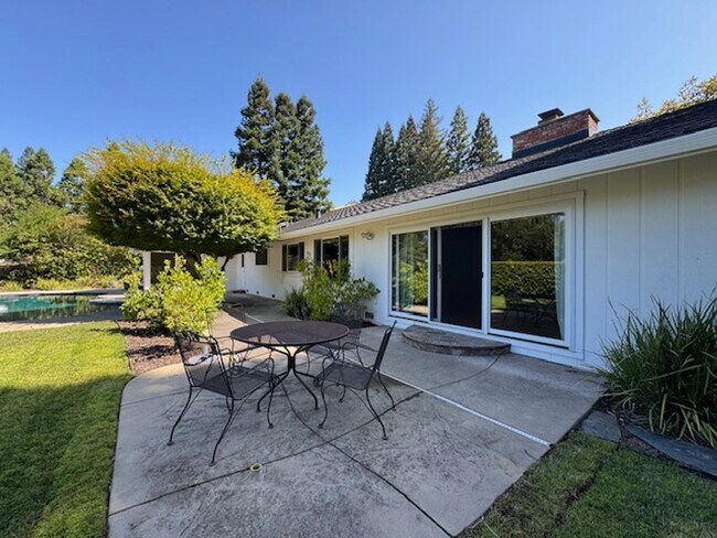 Building Photo - Single level home with pool in Whitegate c...