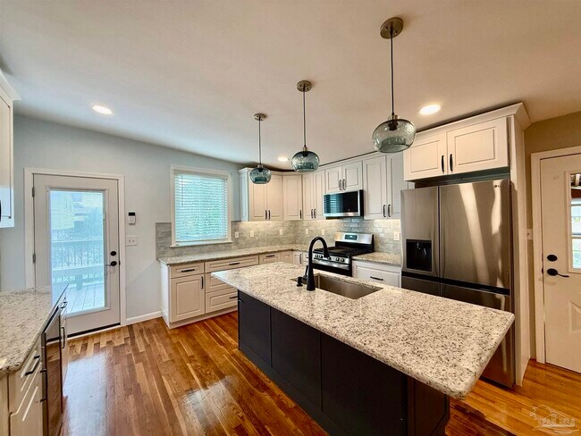 Building Photo - 205 Fairpoint Dr