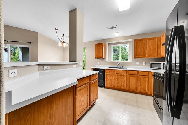 Building Photo - $1,600.00, 3-bed, 2-bath, located in Colorado Springs.