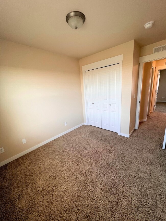 Building Photo - 8861 W Pine Valley Ln