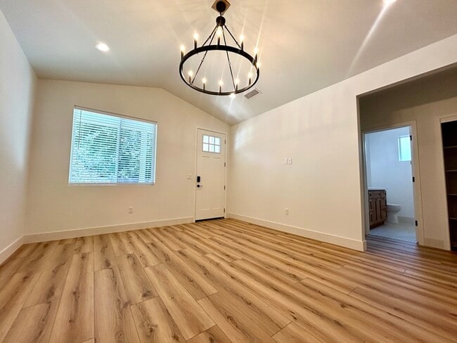 Building Photo - Beautiful 2bd/1ba 900 sq. ft. ADU in Roseville! Own private driveway! SOLAR!