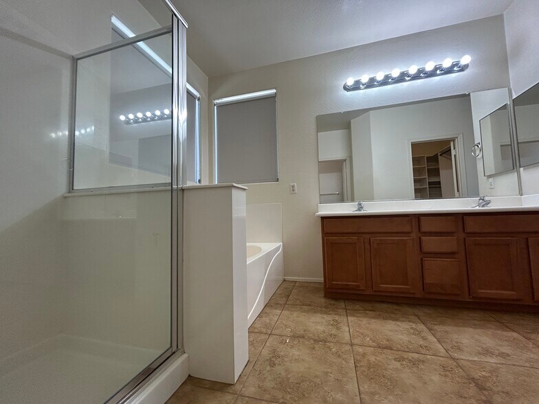 Building Photo - 3161 S Southwind Dr