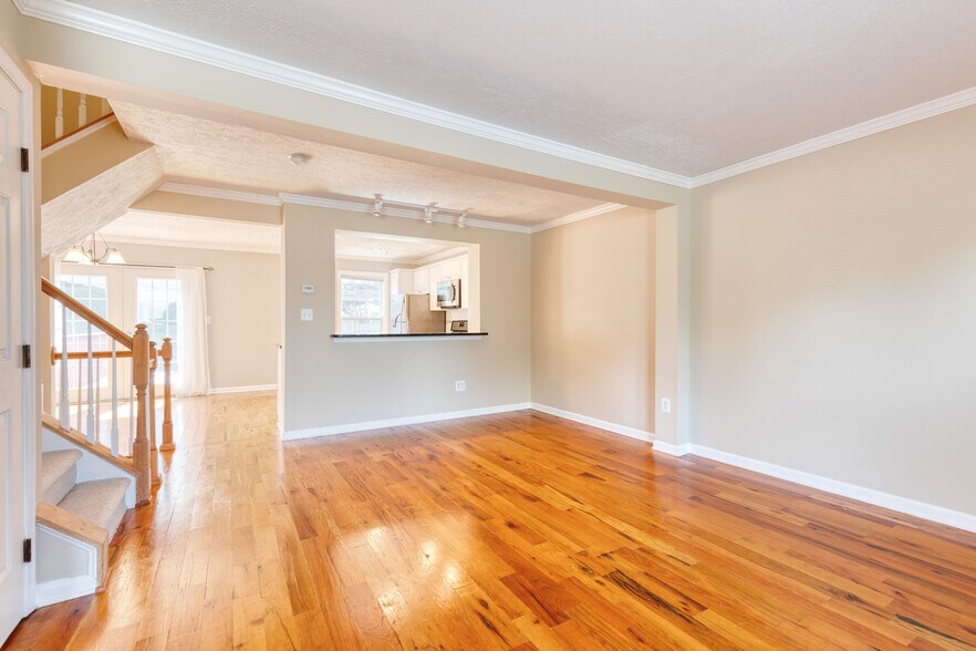 Building Photo - 490 Crestridge Way