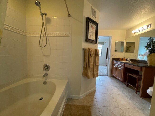 Building Photo - ANNUAL RENTAL - FULLY FURNISHED 1 BED / 1 ...